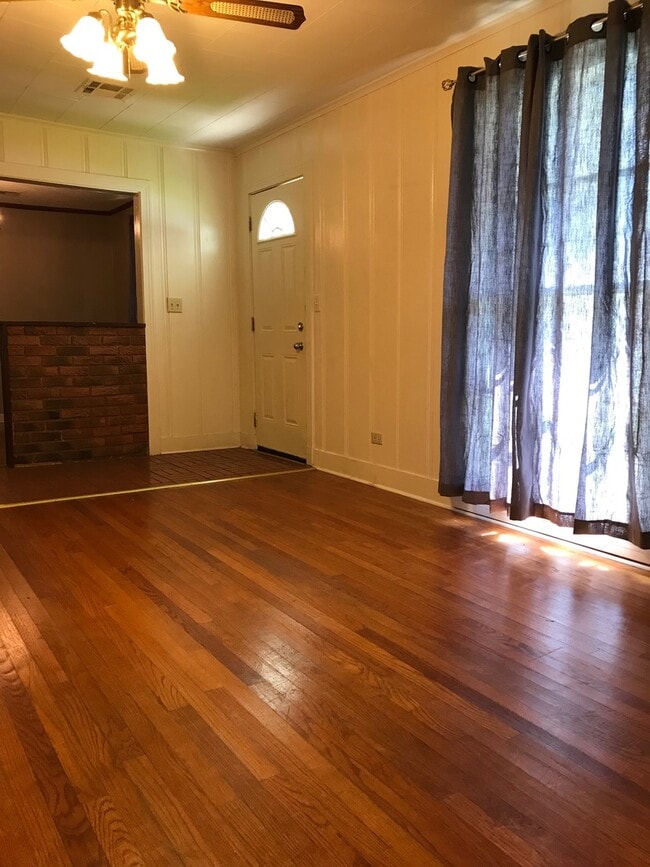 Building Photo - 210 St Michael St