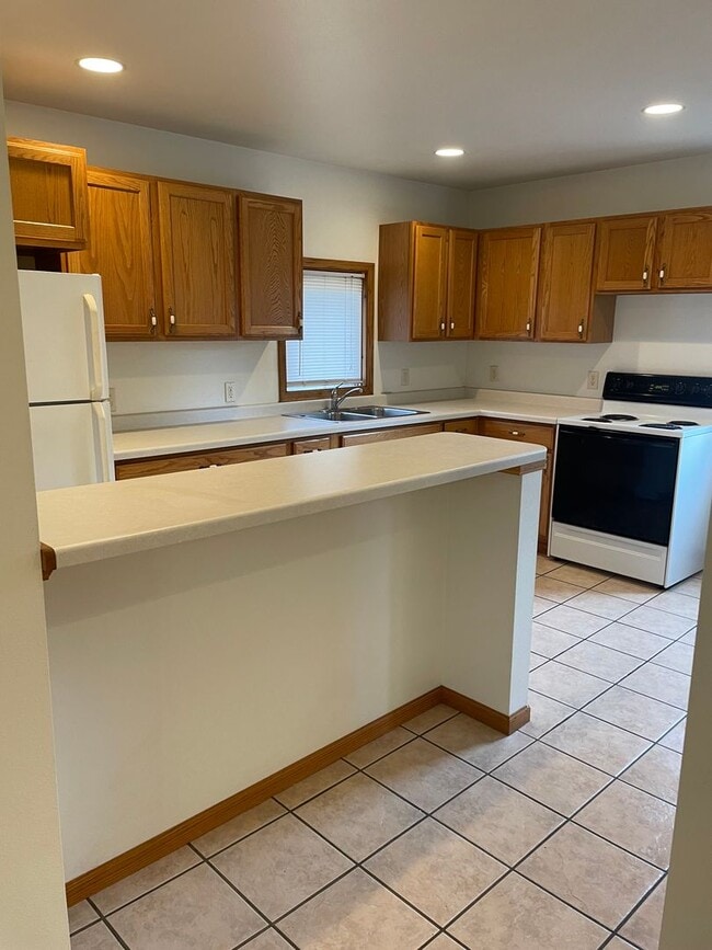 Building Photo - 1214 S Dewey St