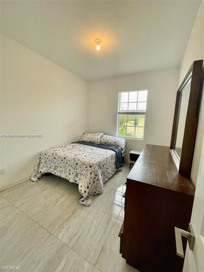 Building Photo - 3 br, 2.5 bath House - 4037 NW 11th Pl