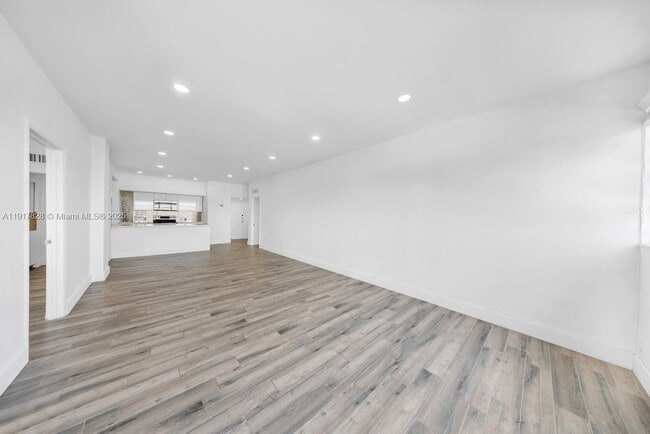 Building Photo - 13155 Ixora Ct