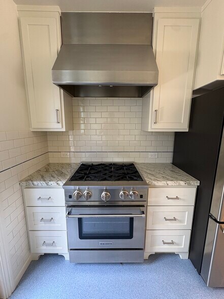 Building Photo - 1703 Funston Ave