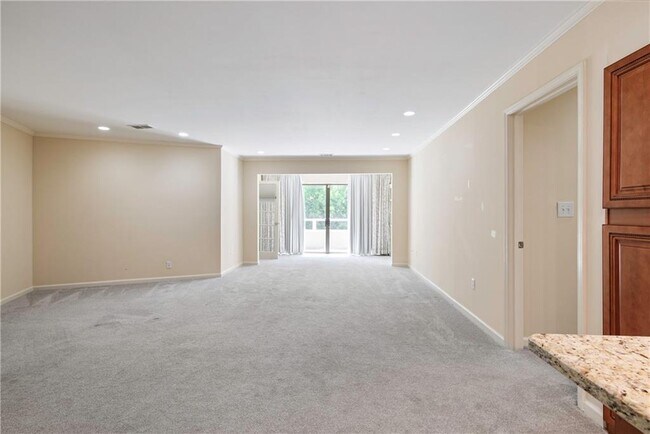 Building Photo - 25309 Plantation Dr NE