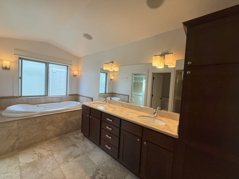 Building Photo - 2819 14th Ave W