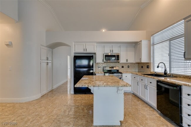 Building Photo - 669 Pacific Cascades Dr