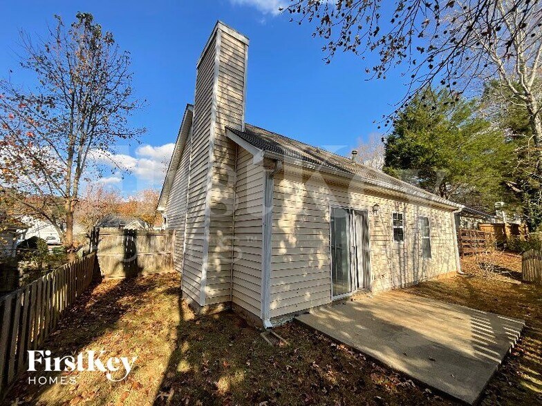 Building Photo - 3816 Benjamin Ct SW