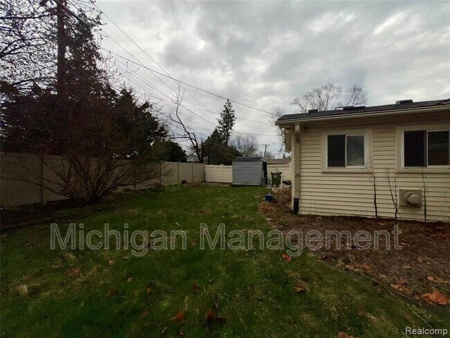 Building Photo - 32028 Maine St