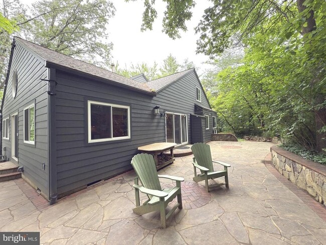 Building Photo - 1665 Cedar Hollow Way