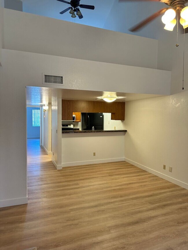 Building Photo - 3716 E University Dr