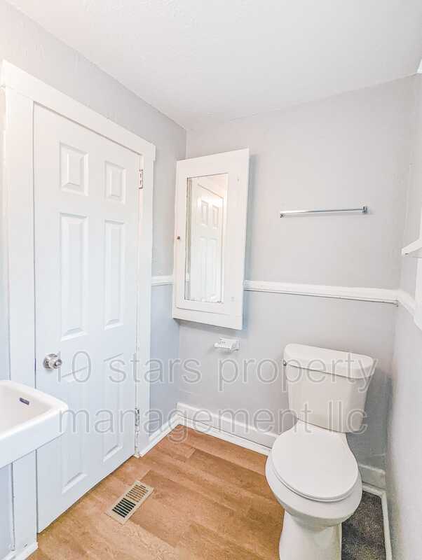 Building Photo - 2705 4th St S