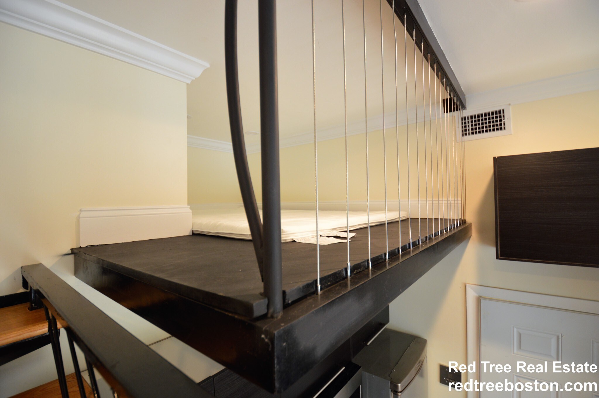 Building Photo - 1689 Beacon St