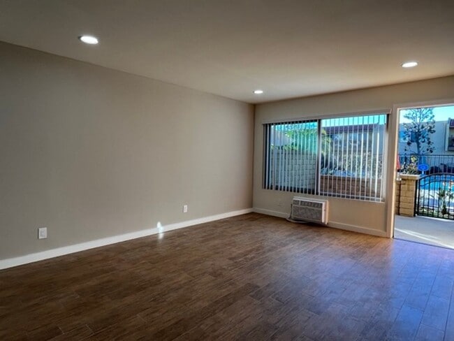 Building Photo - Remodeled 1 Bedroom Unit in the City of Orange