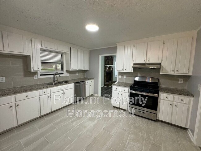 Building Photo - 4798 Rock Island Ln NW