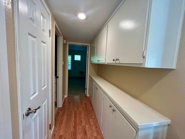 Building Photo - San Roque 3 Bedroom Townhouse - Available Late January