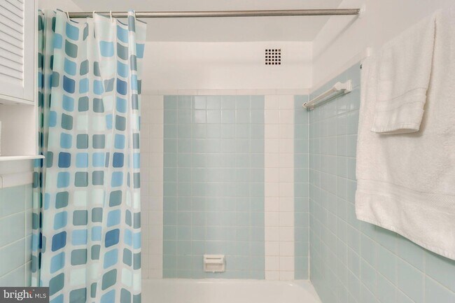 Building Photo - 2710 Macomb St NW