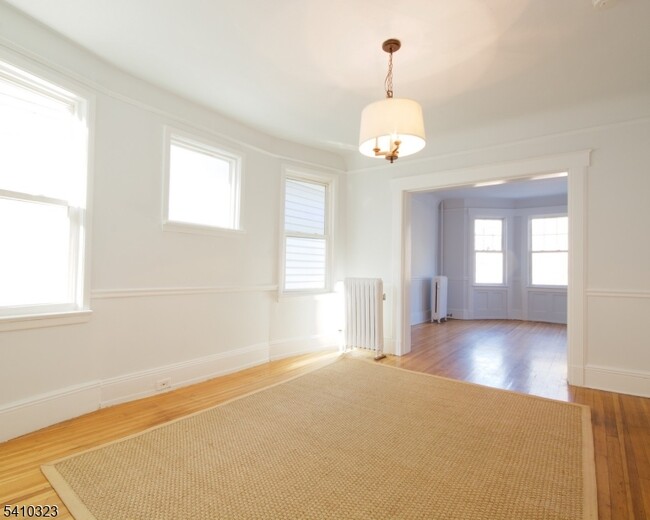 Building Photo - 13 Oxford St