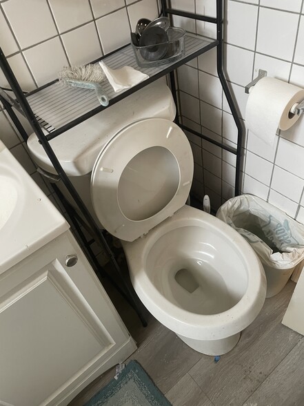 community bathroom - 1995 Kingston St