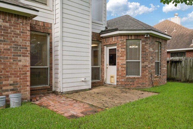 Building Photo - 14111 White Oak Gardens Dr