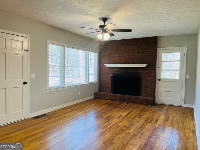 Building Photo - 32 N Cove Dr