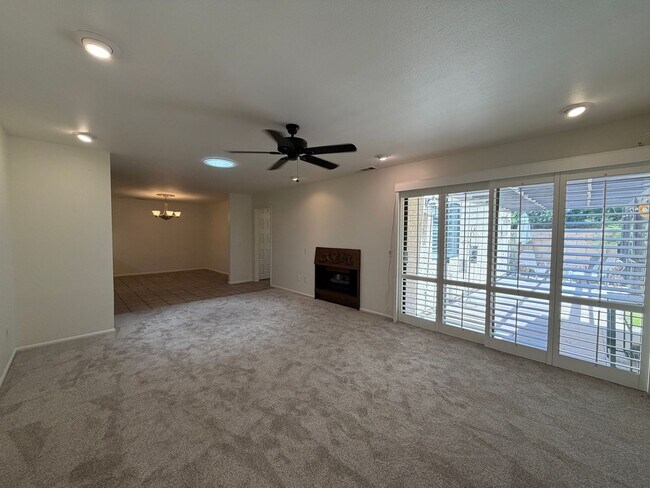 Building Photo - 607 E Palm Ave