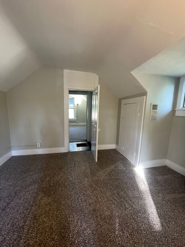 Building Photo - RENT SPECIAL: $300 off second month's rent...