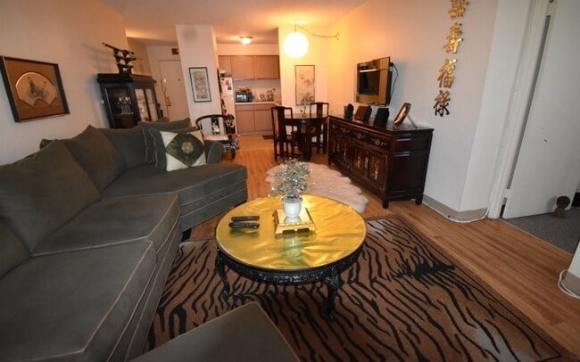 Building Photo - 8330 E Jefferson Ave