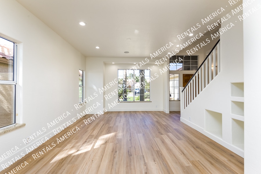 Building Photo - 2342 W Hemlock Ct