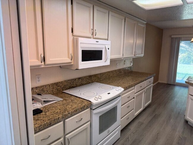 Building Photo - Modern 3 Bedroom 2 Bath One Story Browns Valley Vacaville *Star Rentals