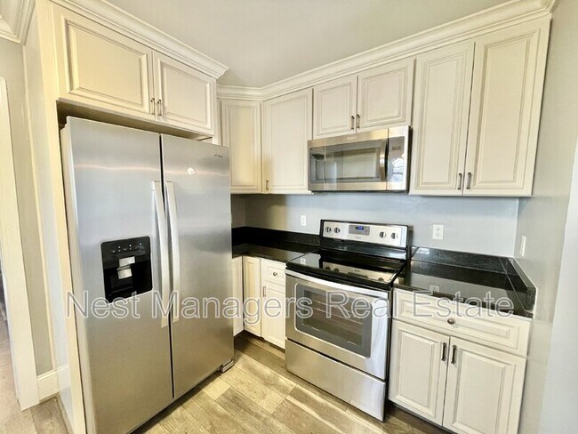 Building Photo - 228 Pinecrest Dr