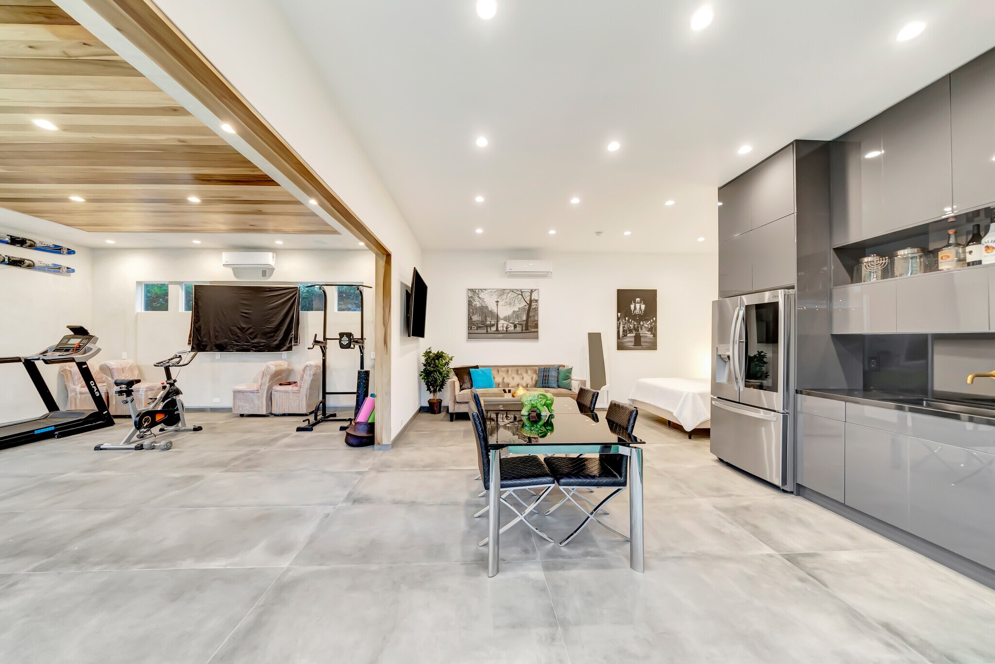 Building Photo - 5817 Ranchito Ave