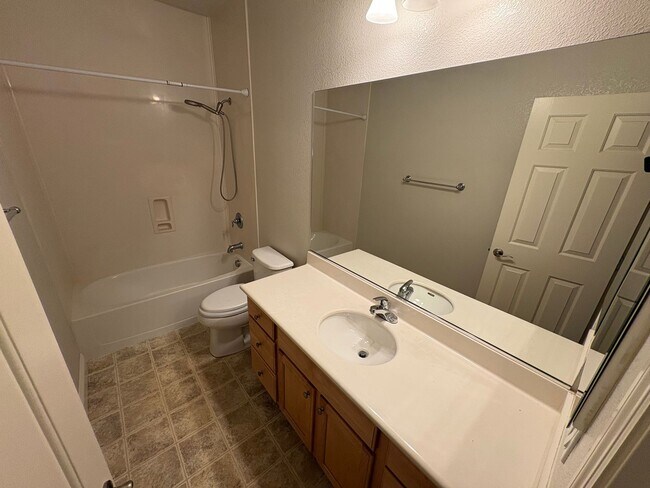 Building Photo - Beautiful 3 bed 2 Bath Home in Mountain House