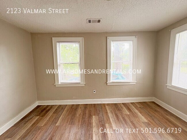 Building Photo - 2123 Valmar St