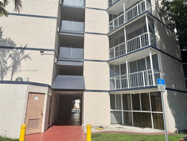 Building Photo - 7125 NW 186th St
