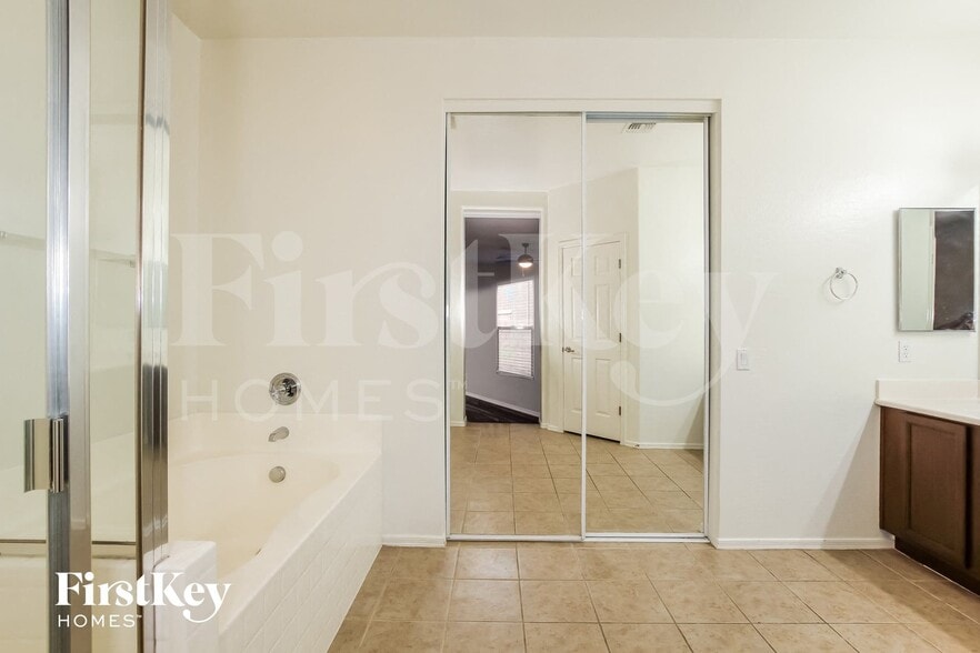 Building Photo - 14210 W Mauna Loa Ln