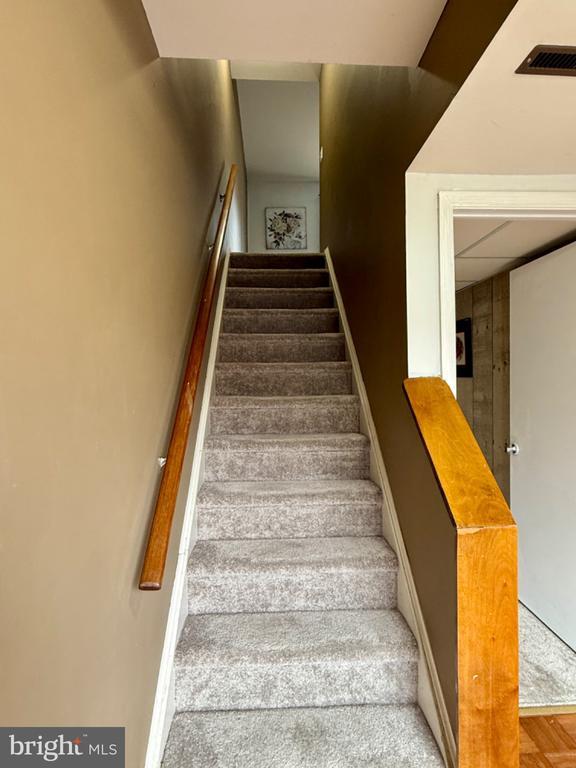 Building Photo - 9 Ingrid Ct