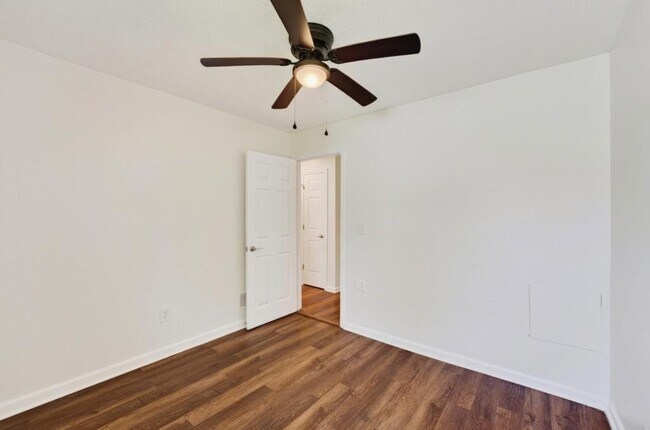 Building Photo - 2558 Candlewood Way