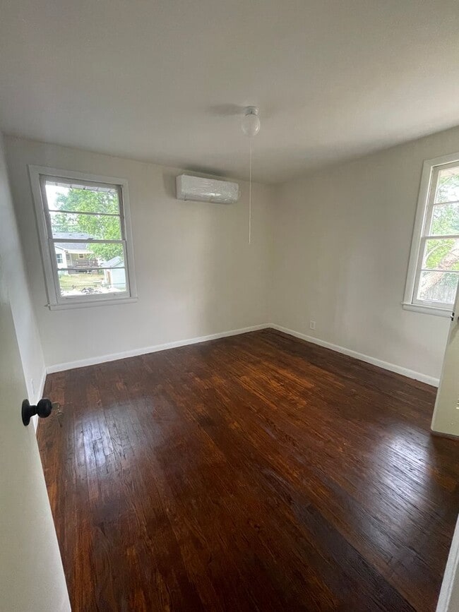 Building Photo - 1036 Seymour Ave