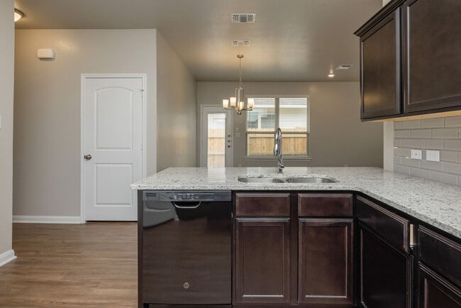 Building Photo - Beautifully designed and thoughtfully maintained duplex