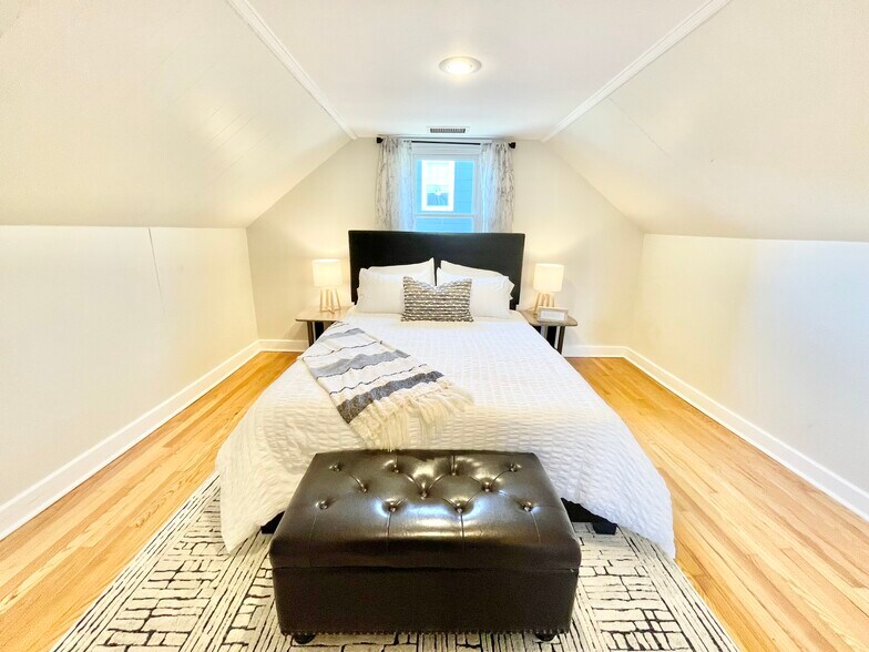 Building Photo - 1325 Willow Dr