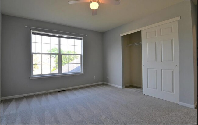 Building Photo - 5339 Lakewood Terrace