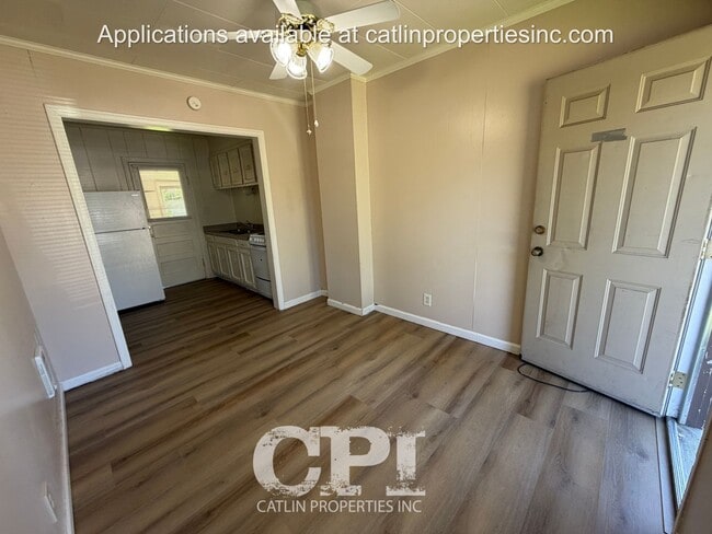 Building Photo - 1-Bedroom Apartment for Rent – 806 1/2 Ayers Street, Kelso, WA 98626