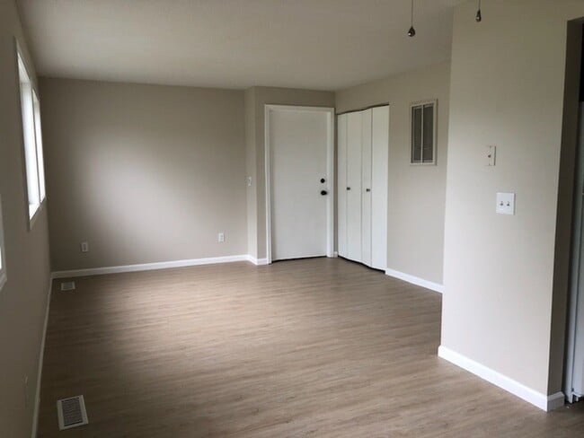 Building Photo - 3359 Mahoney Dr