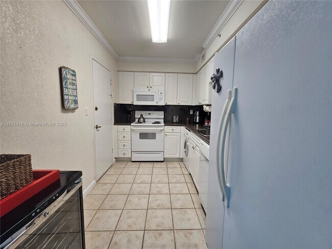 Building Photo - 2501 S Ocean Dr