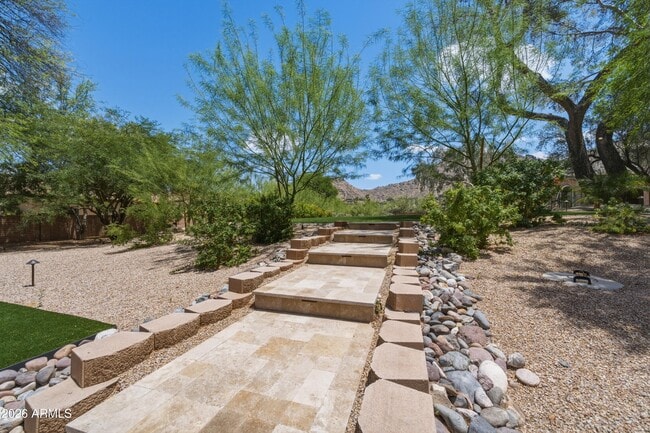 Building Photo - 5136 E Roadrunner Rd