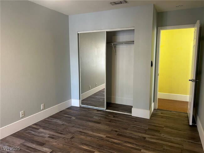 Building Photo - 3436 N Tenaya Wy