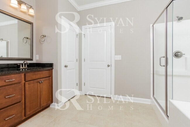 Building Photo - The living is easy in this lovely 5 bedroo...