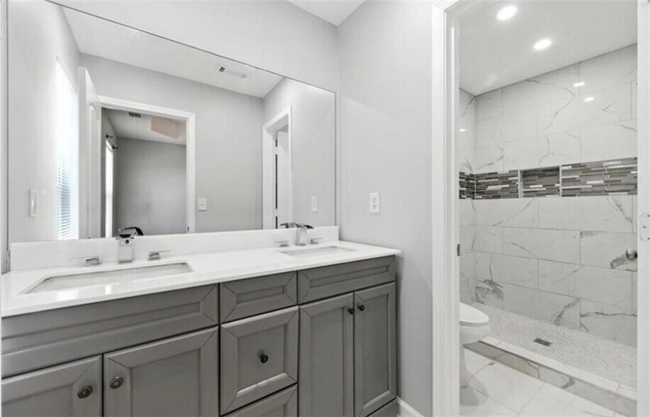 Building Photo - 6347 Ellenwood Dr