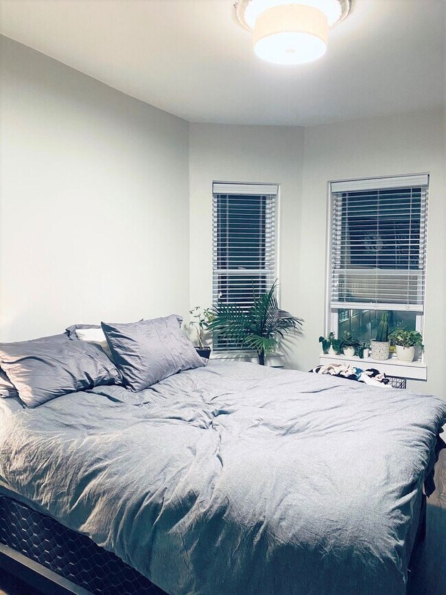 Interior Photo - 133 Paris St