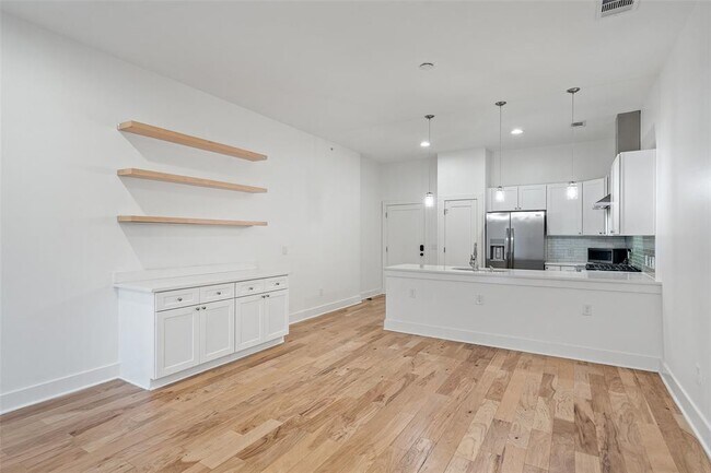 Building Photo - 908 Nueces St