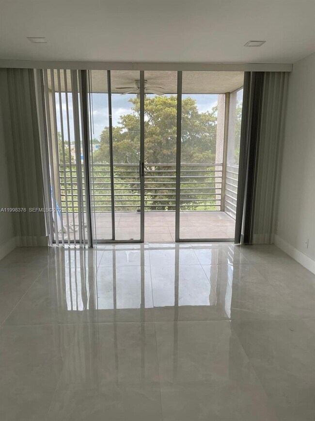 Building Photo - 9460 Tangerine Pl