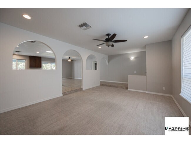 Building Photo - Lovely 3/2 Phoenix House with an Oversized...